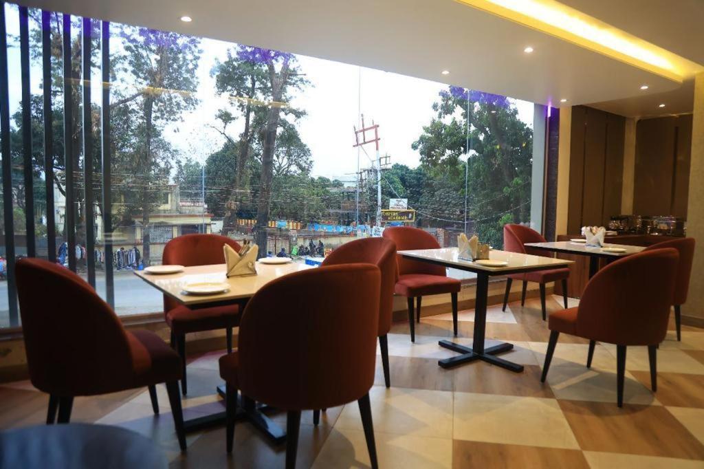 Sapphire Sky Hotel Дехрадун Екстериор снимка