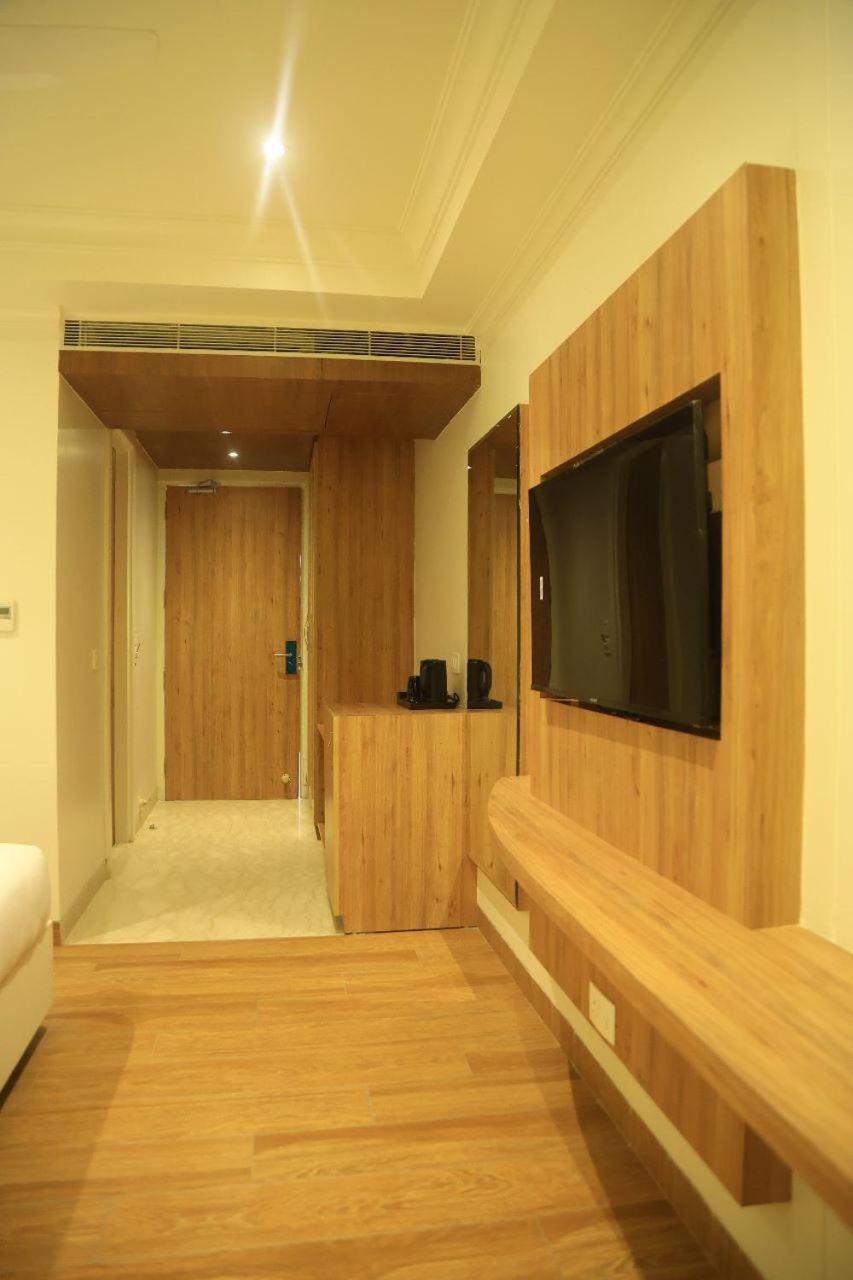Sapphire Sky Hotel Дехрадун Екстериор снимка