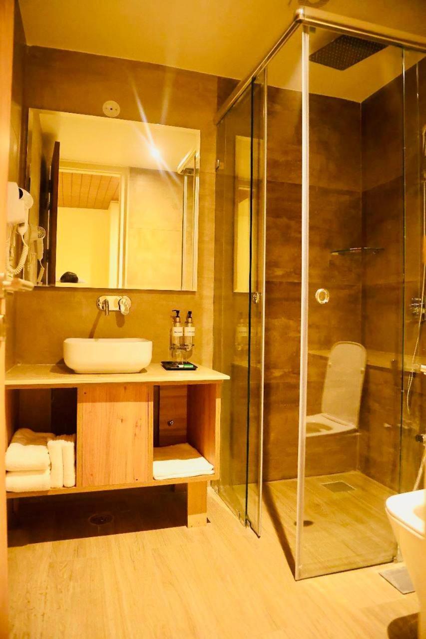 Sapphire Sky Hotel Дехрадун Екстериор снимка