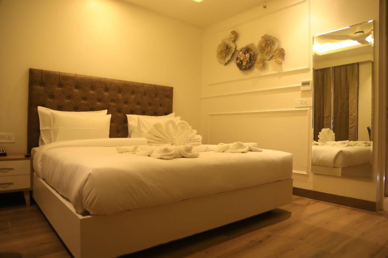 Sapphire Sky Hotel Дехрадун Екстериор снимка